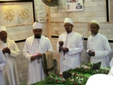 Mukaasir ud-Da'wat Saiyedi Mohammad Nuruddin saheb (dm) at the Majlis of Laylat ul-'Urs of Muqaddas Maulaa